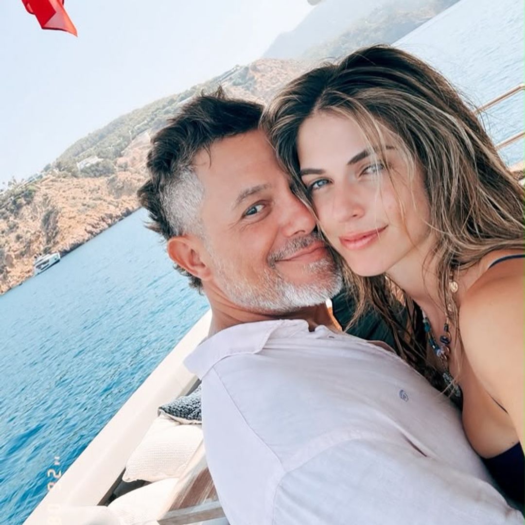 Alejandro Sanz y Stephanie Cayo, inseparables: su vídeo bailando enamorados en México