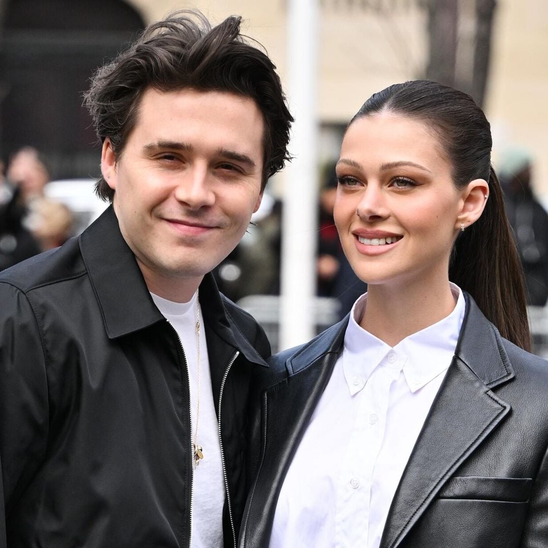 Medias de cuello alto: el último look imposible de Nicola Peltz