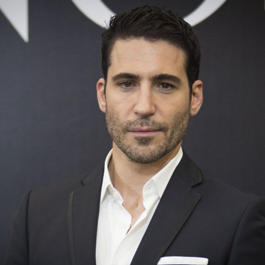 Miguel Ángel Silvestre reaparece en público tras el fallecimiento de su padre