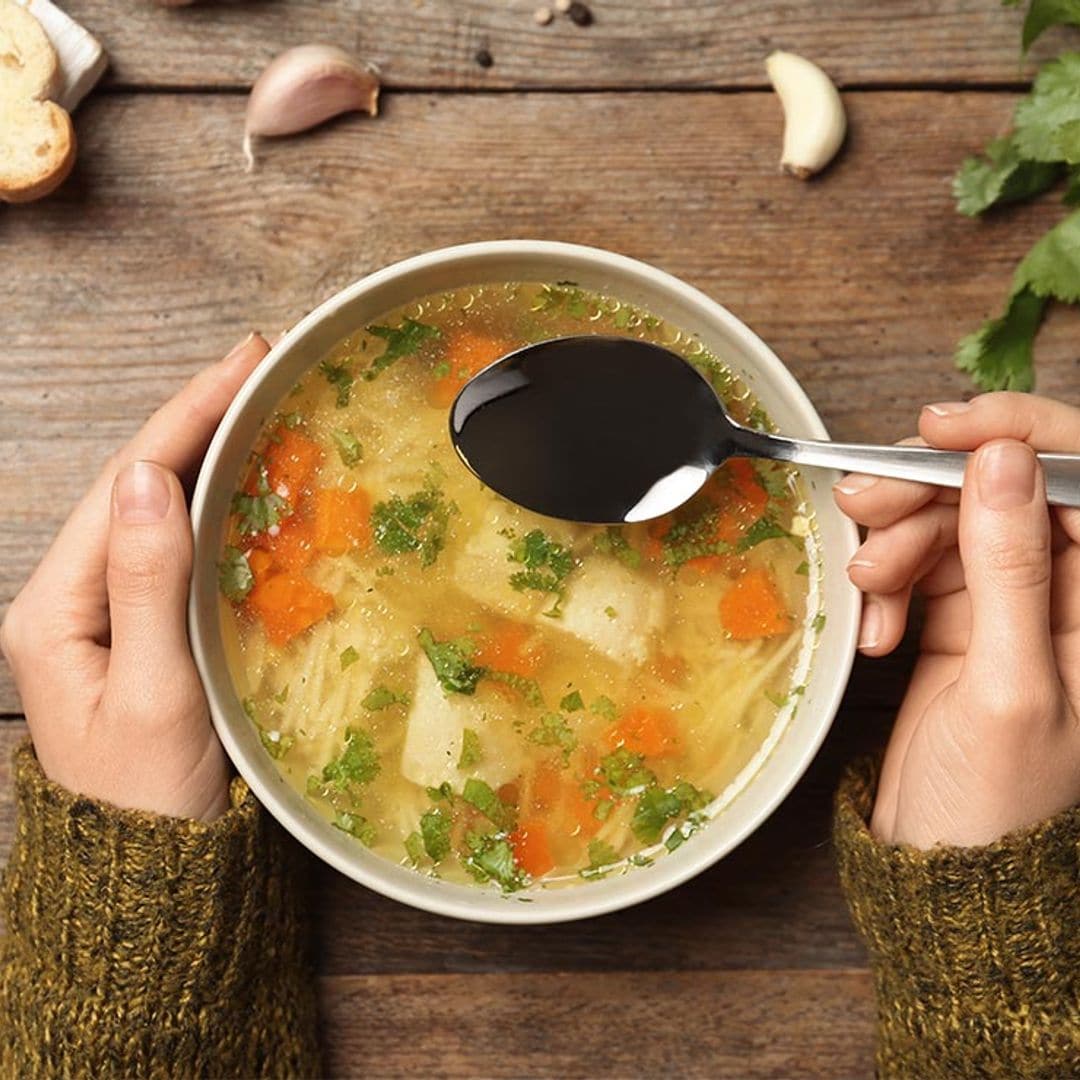 10 recetas de sopas fáciles y calentitas listas en menos de 30 minutos