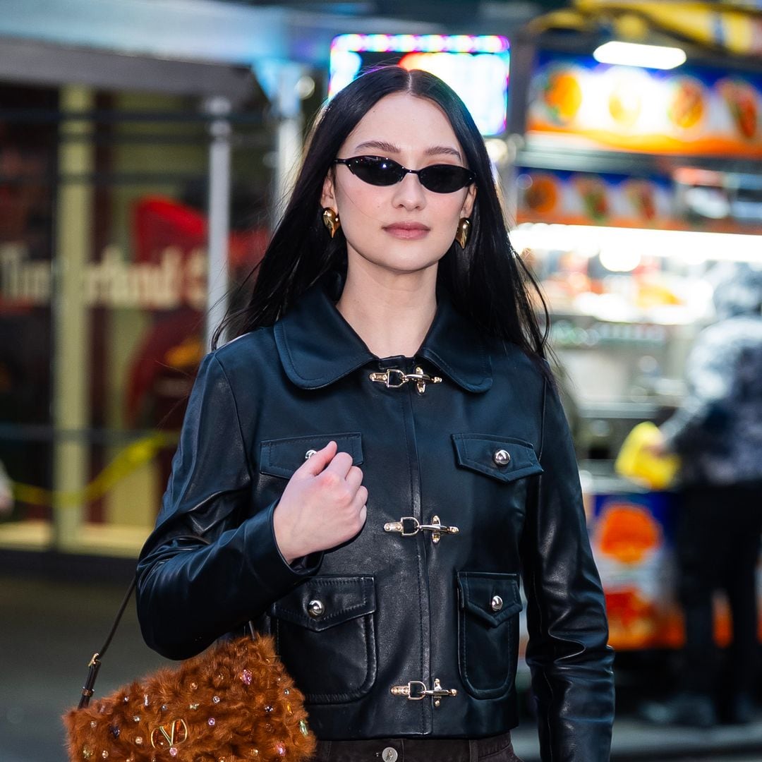 La propuesta de color de cabello de Lola Tung es perfecta para llevar en invierno