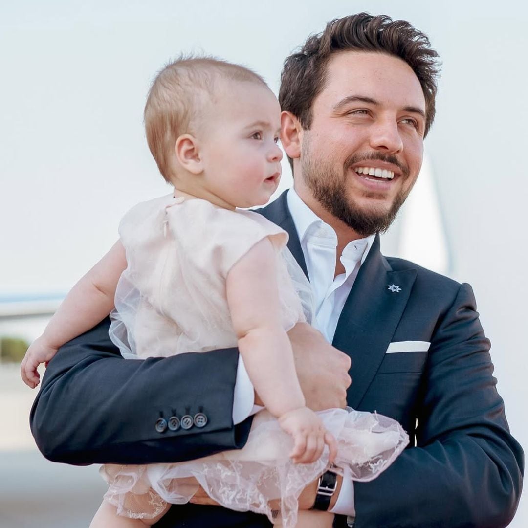 La tierna felicitación del príncipe Hussein de Jordania a su hija Imán, que hoy cumple un año