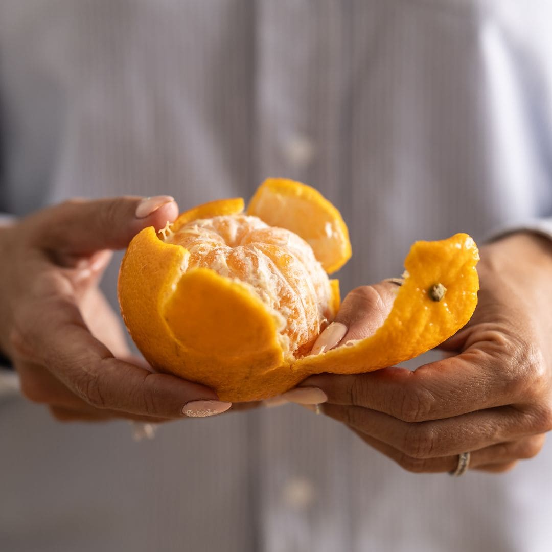 No tires las cáscaras de naranja: un estudio revela su sorprendente poder para limpiar el aire de casa