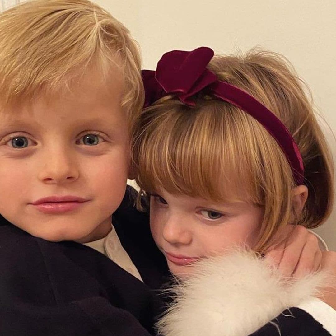 Las travesuras de sus hijos, los posados familiares... La princesa Charlene abre su álbum personal