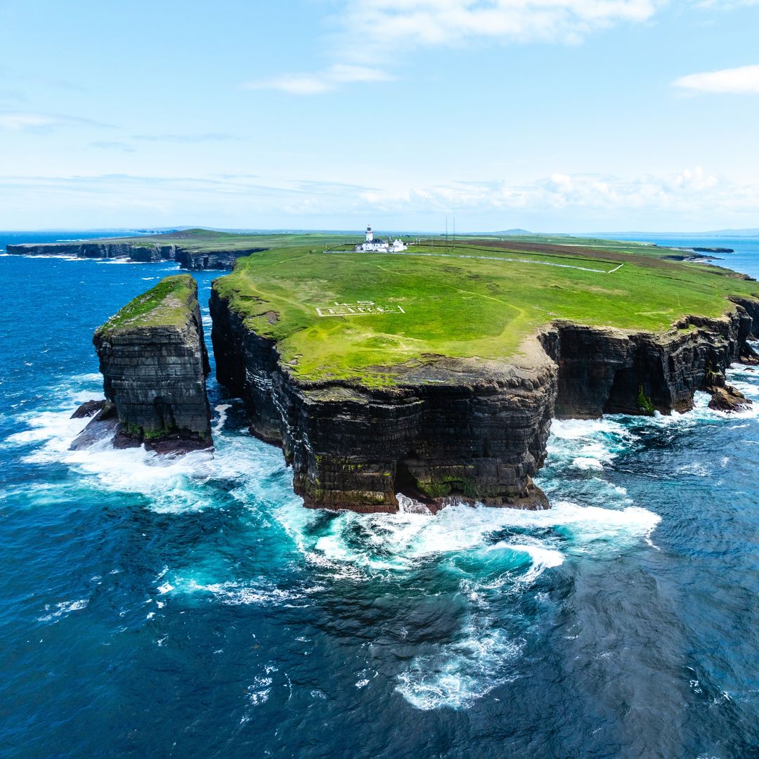 Vista aérea de los acantilados de Loop Head en Irlanda