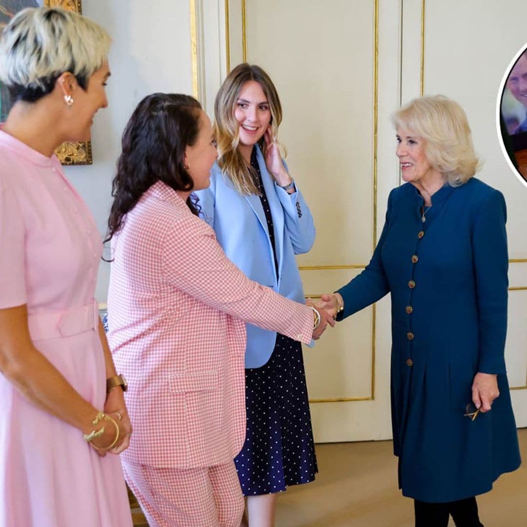 La inesperada foto con Meghan Markle que el príncipe Carlos tiene en el salón de su casa