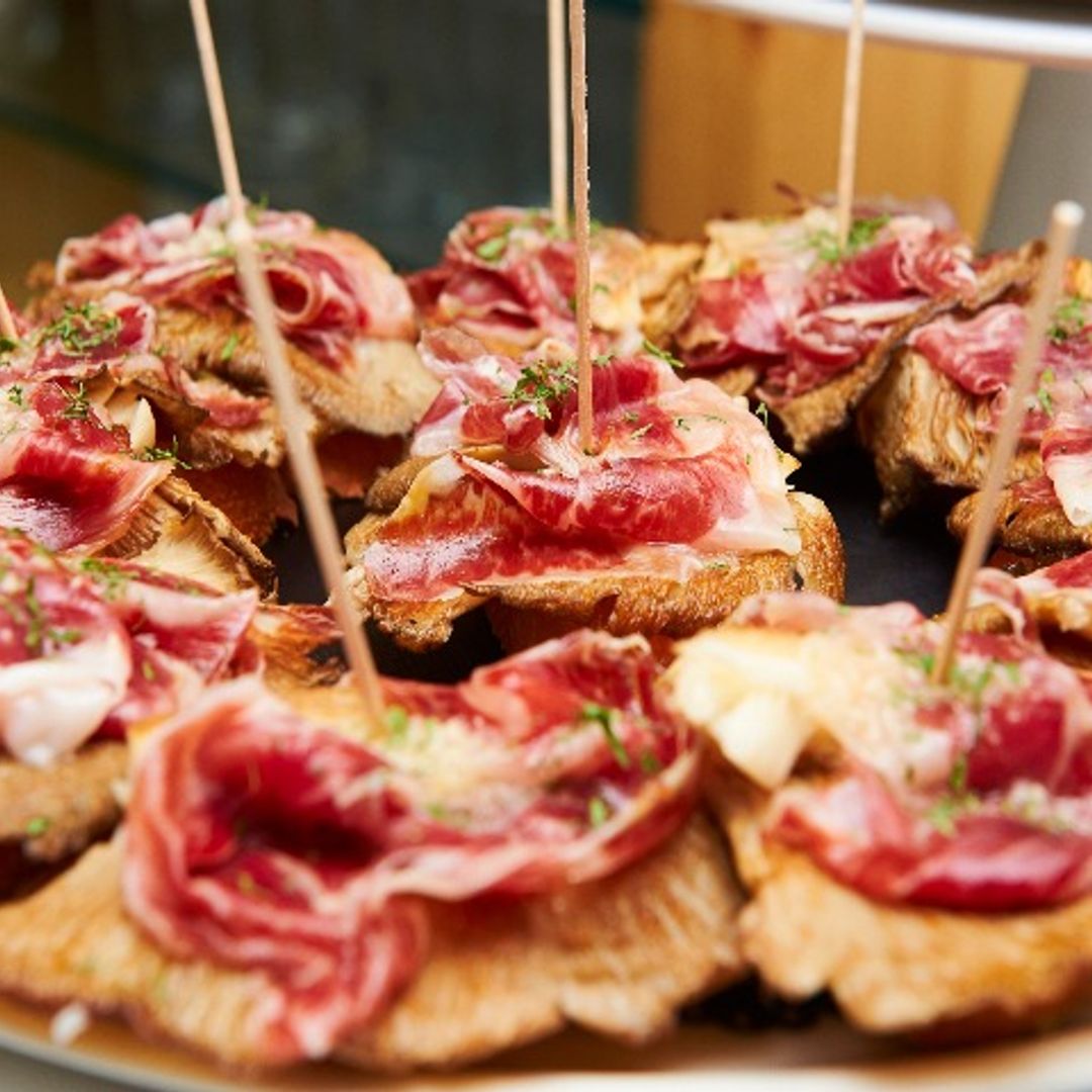Tostas de queso con jamón