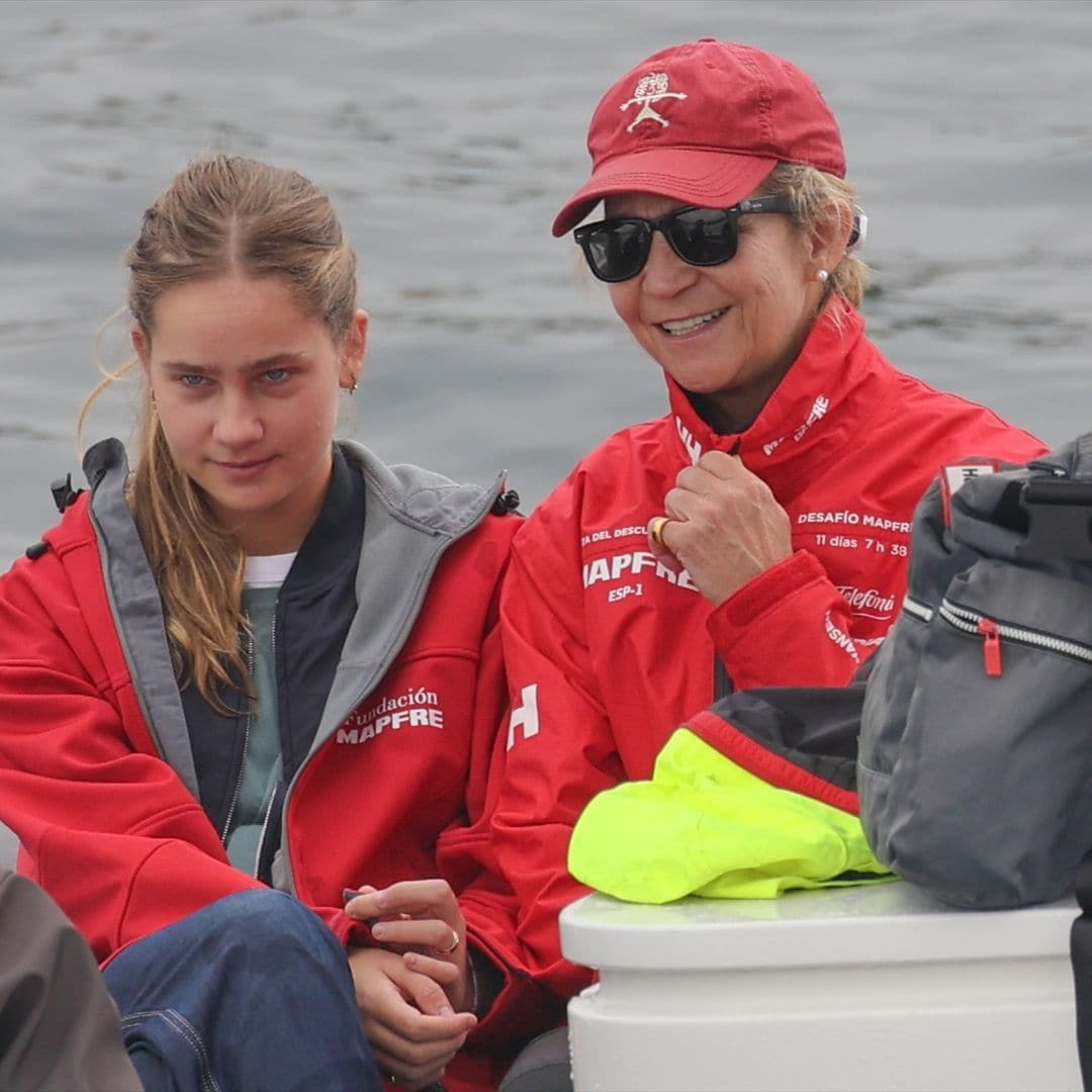 La infanta Elena y su sobrina, Irene Urdangarin, disfrutan de un plan en alta mar en compañía del rey Juan Carlos