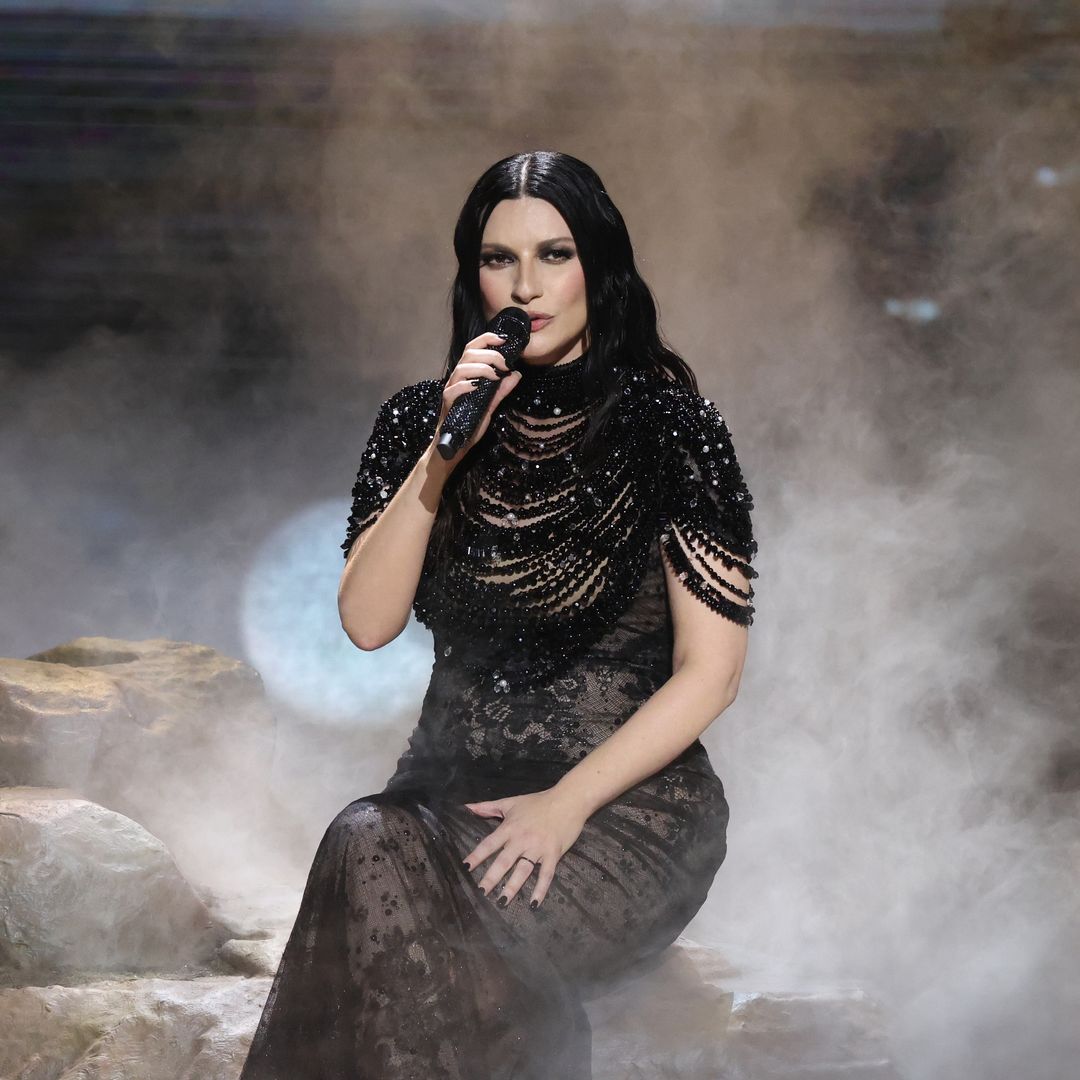 Laura Pausini rinde homenaje a Giorgio Armani en los Premios Billboard de la Música Latina
