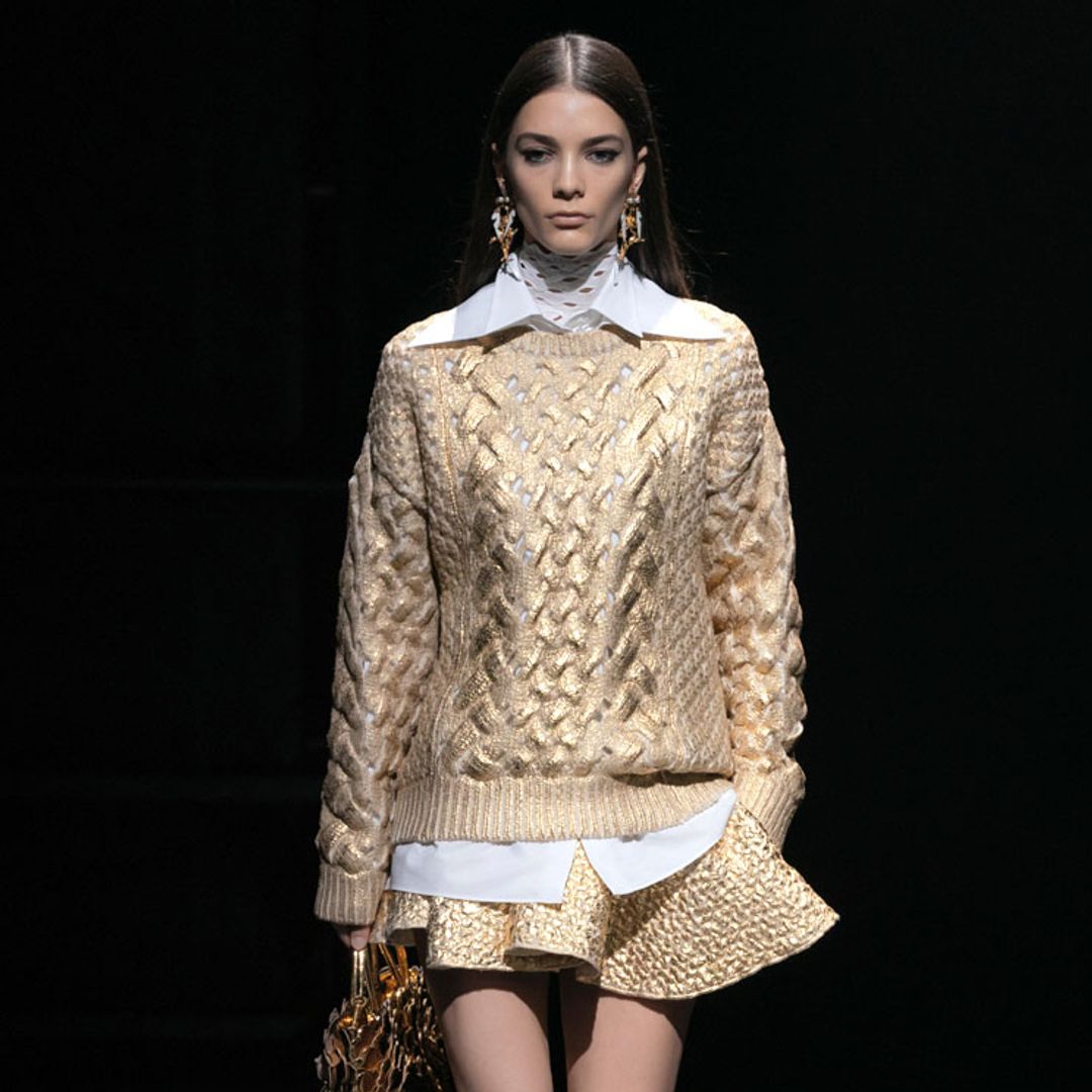 Valentino se desmarca del romanticismo con una colección inspirada en el 'punk'