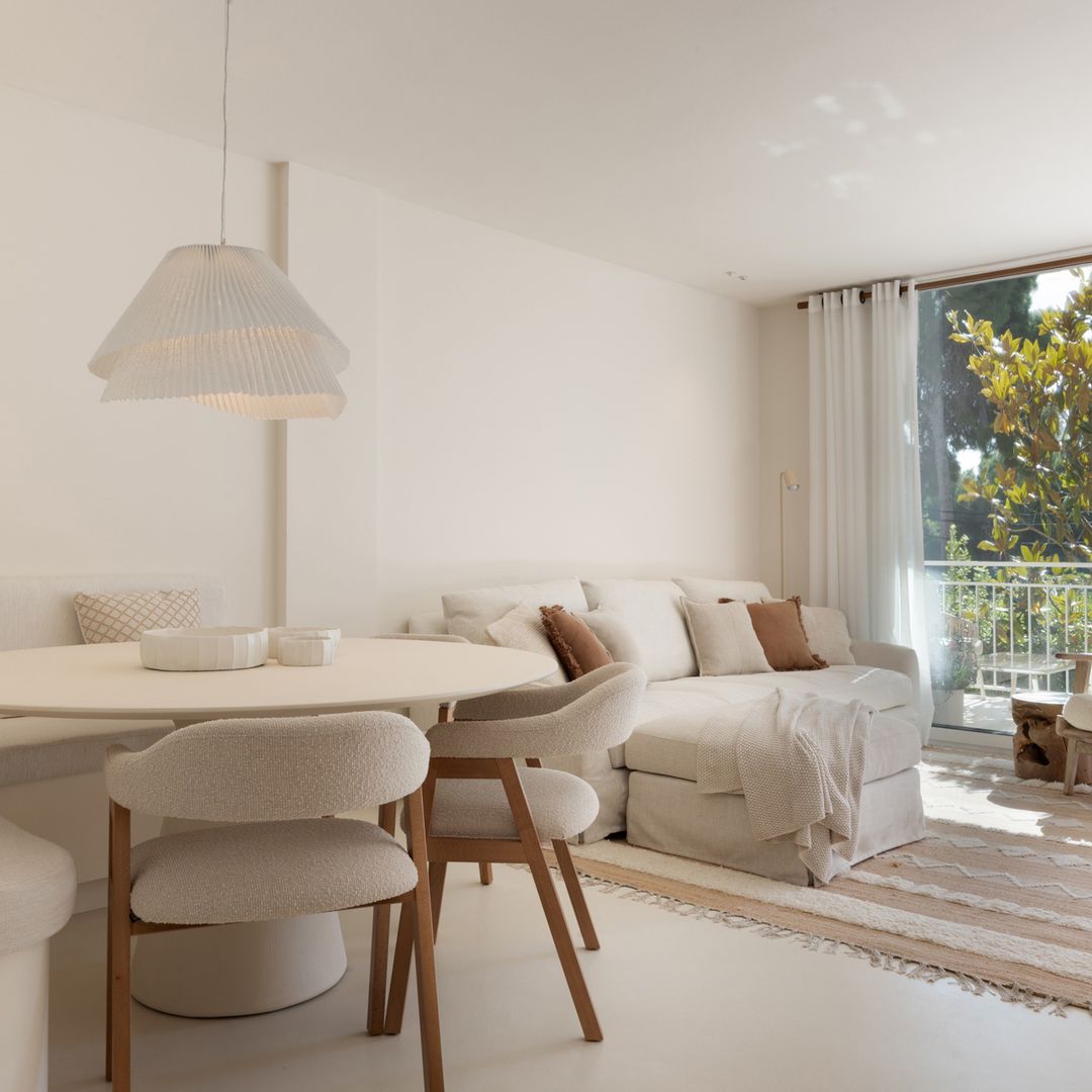 Antes oscuro y poco práctico, ahora este piso de verano de 90 m² es luminoso, sereno y funcional