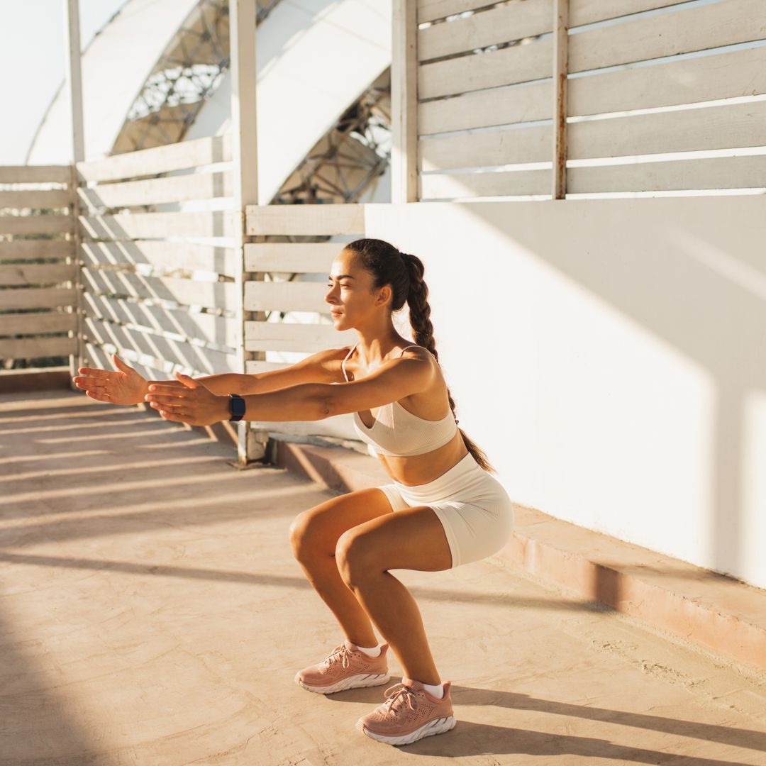 EJERCICIO 5 Metralleta con iso squat, el ejercicio que combina cardio, agilidad y fuerza para unas piernas más fuertes