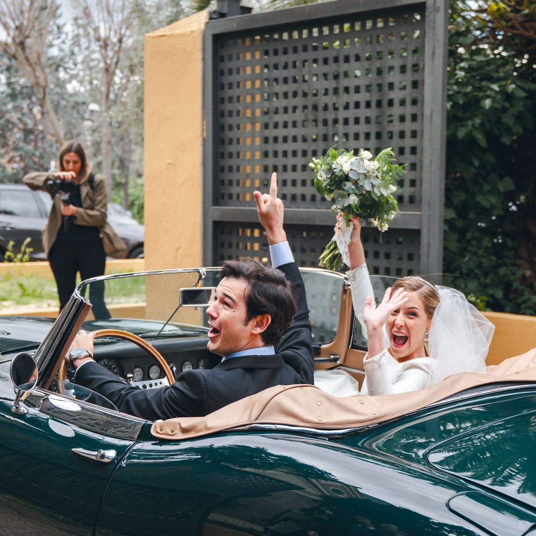 José Michavila y Marta Carnicero, en coche a la salida de la iglesia 