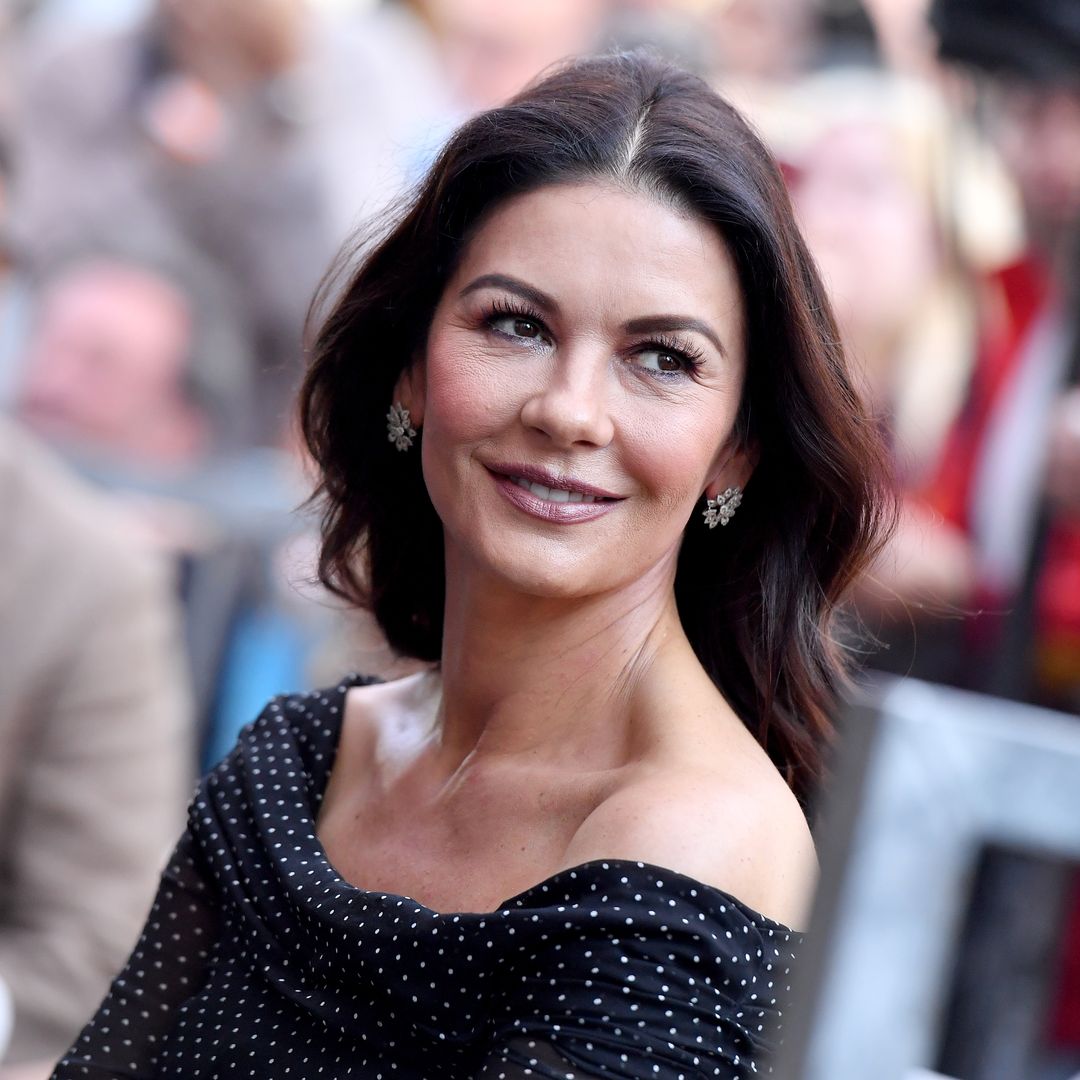 Catherine Zeta-Jones (56) revela su dieta diaria para una piel radiante y una figura tonificada