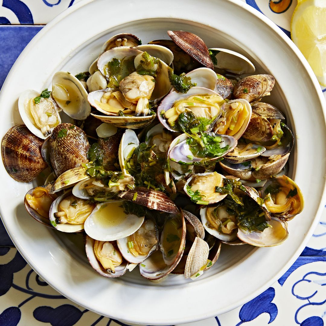 Con nombre de poeta y fácil de preparar: así es el delicioso plato de almejas típico de la cocina portuguesa