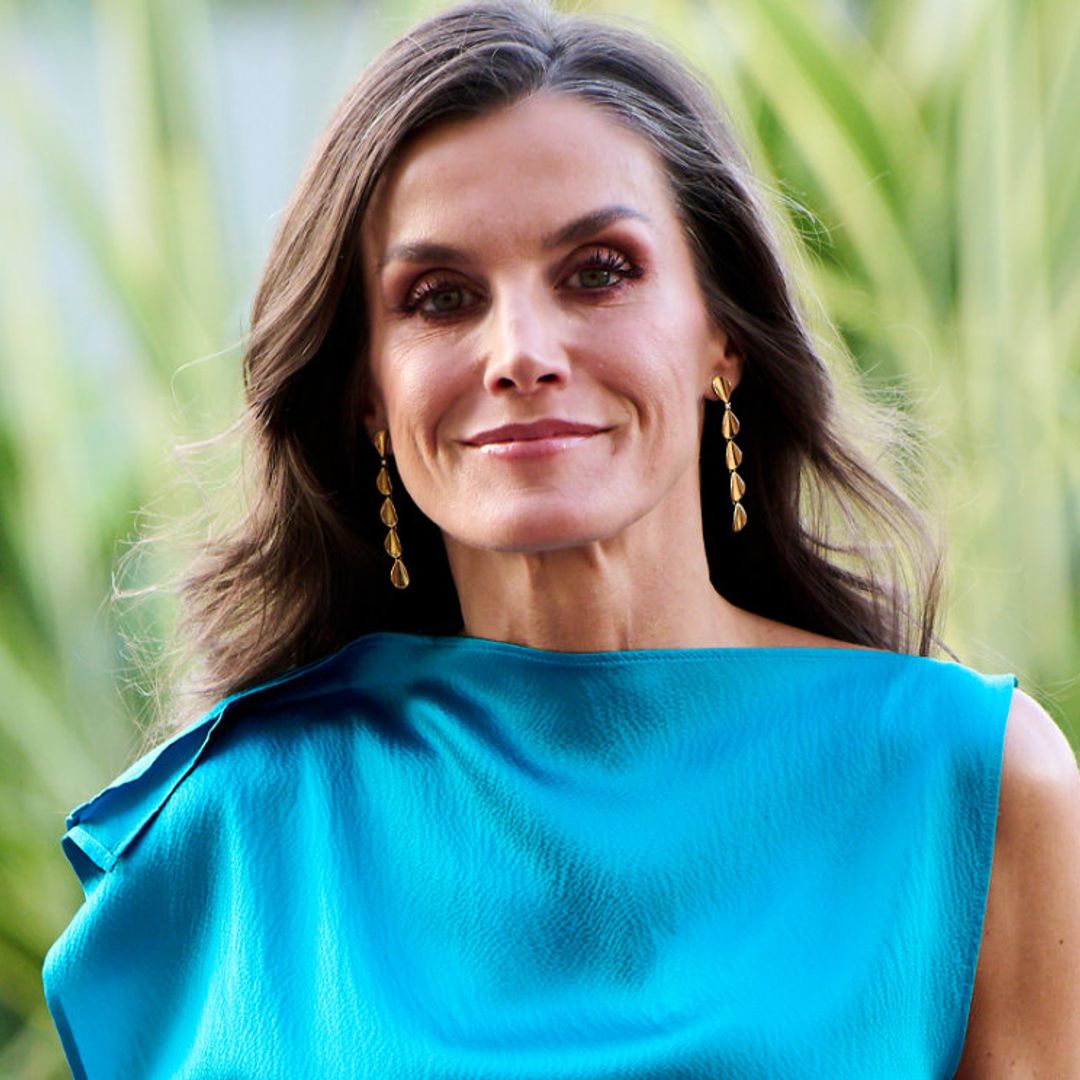 Todos los trucos y productos para imitar el maquillaje 'berry' de la reina Letizia