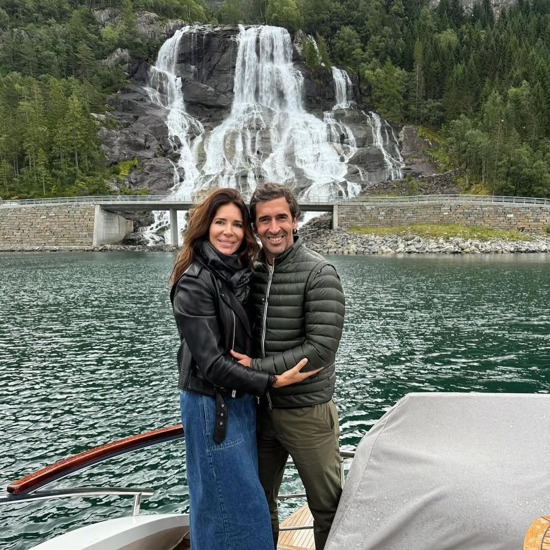 El estilo de la mujer de Raúl, siempre impecable y madre de familia supernumerosa