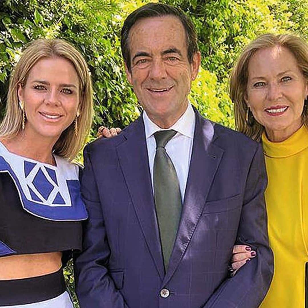 Amelia Bono y Manuel Martos celebran con los dos abuelos la comunión de su hijo Gonzalo