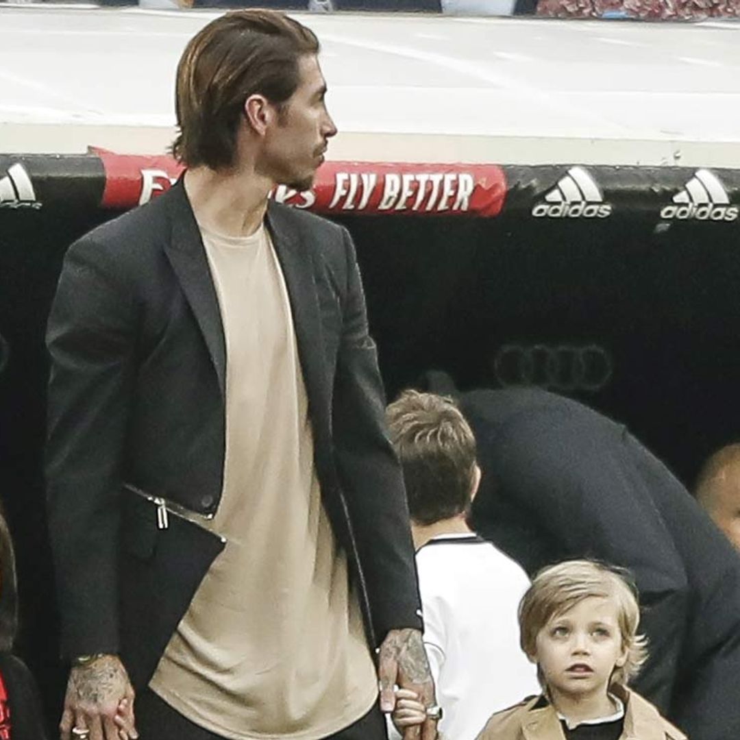Sergio Ramos, con sus dos mejores admiradores en el campo: sus hijos Sergio y Marco