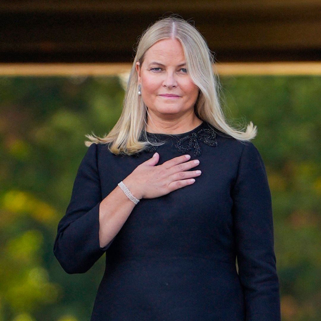 ¿Por qué la reina Mette-Marit no estuvo presente en la juramentación del rey Haakon ante el Parlamento?