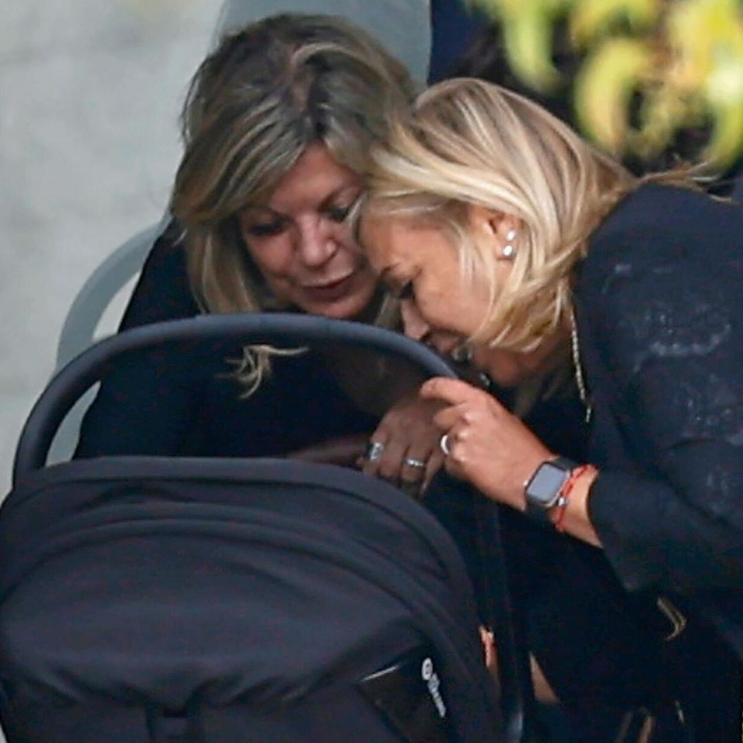 Las fotografías más esperadas: La sonrisa de Terelu y Carmen en su momento más duro