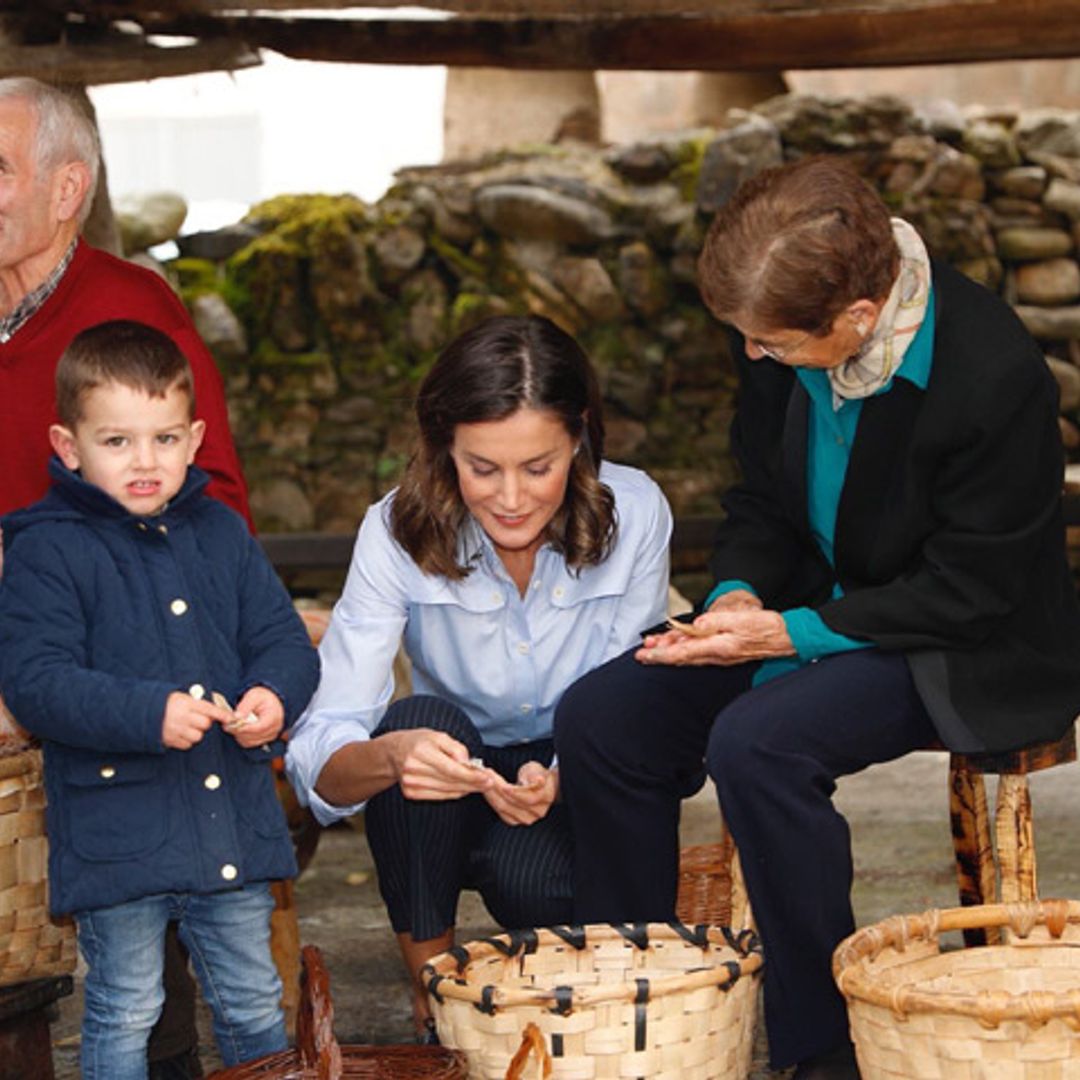 El gesto espontáneo del Rey y la maña de doña Letizia con las fabes, anécdotas de la visita a Moal