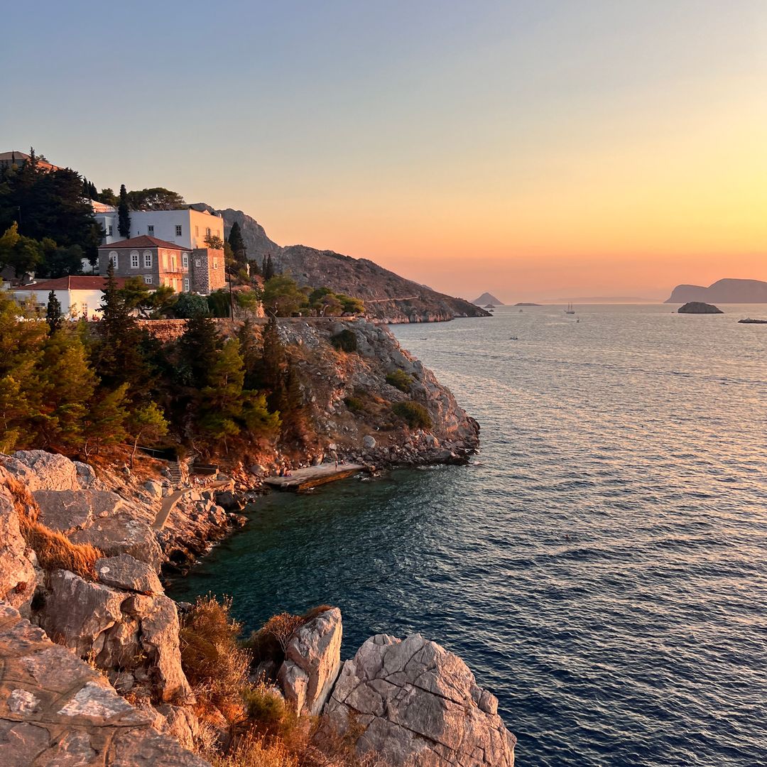 Atardecer en los acantilados de Hydra, Grecia