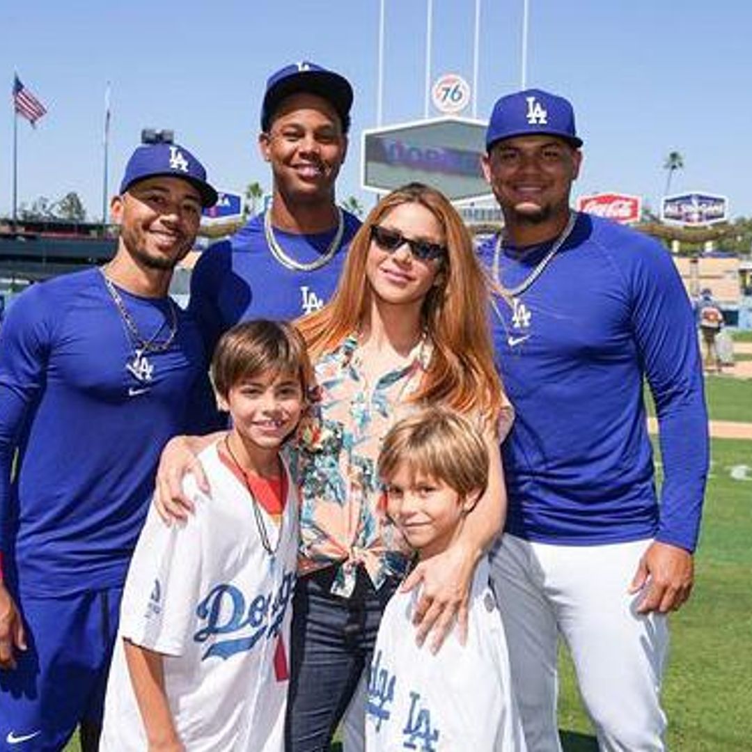 Shakira se olvida de sus problemas y visita el estadio de los Dodgers con sus hijos