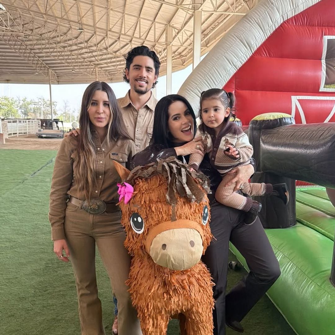Alex Fernández y Alexia Hernández celebran los 2 años de su hija Nirvana en 'Los Tres Potrillos'