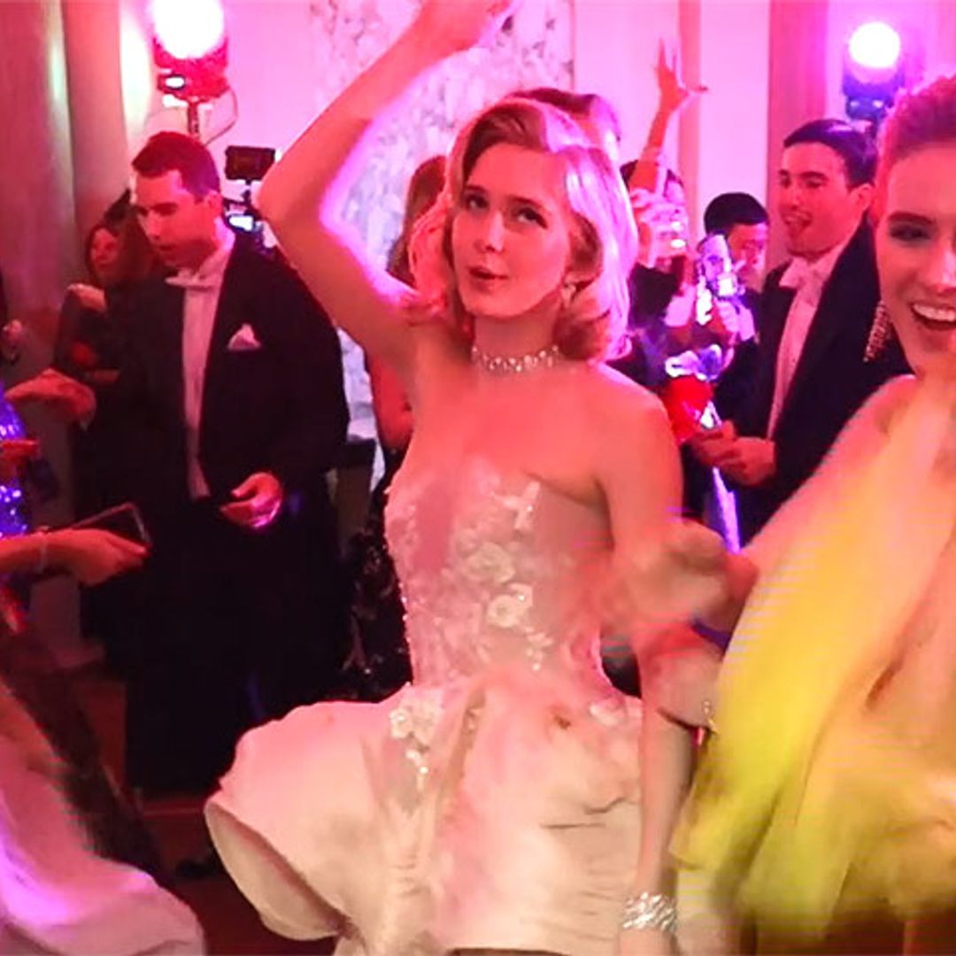 Música, risas y 'selfies': la diversión en el Baile de Debutantes