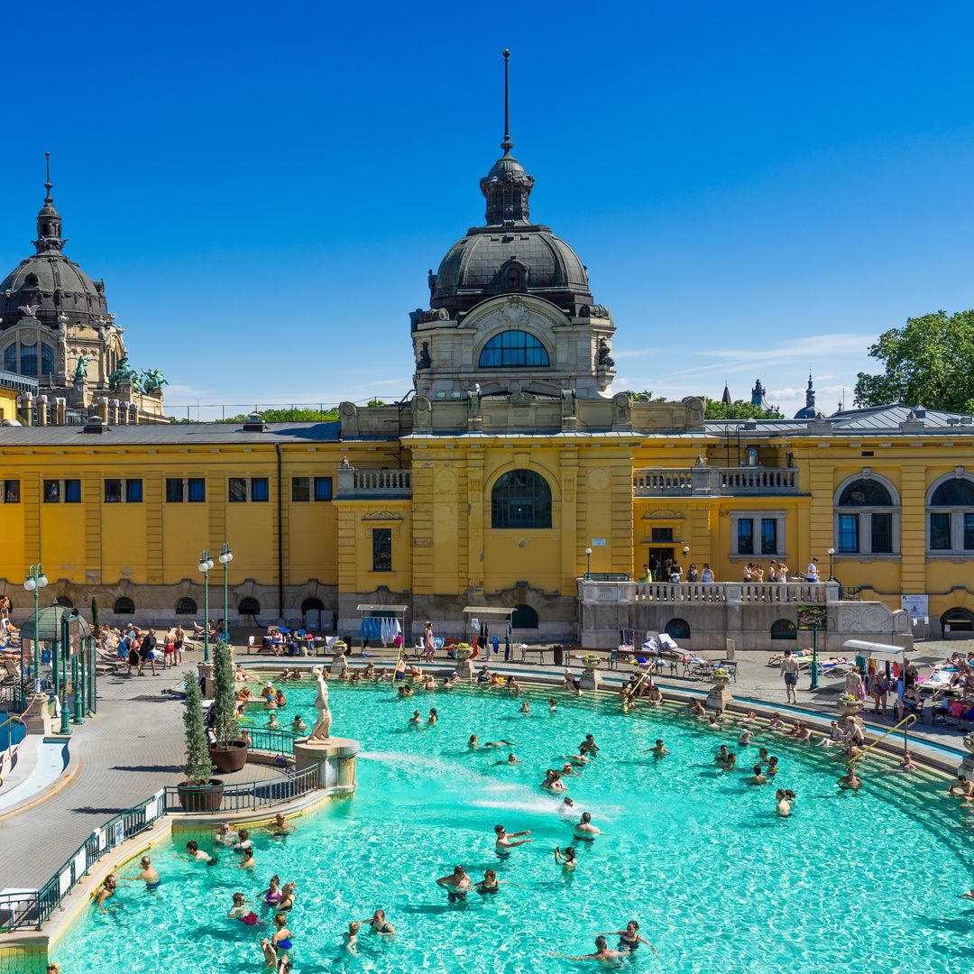 Balneario Széchenyi, Városliget, el Parque de la Ciudad de Budapest