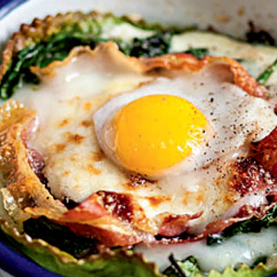 Cestitas de pasta verde al horno con huevo