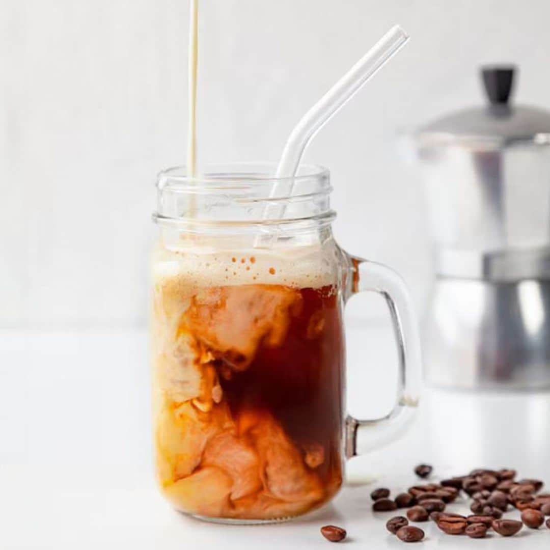 Los pros y contras del 'proffee', la bebida viral que combina café y proteínas, según los expertos