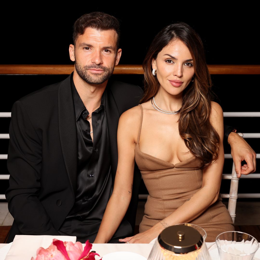 La actriz complementó su atuendo con piezas de joyería de oro y diamantes de David Yurman 