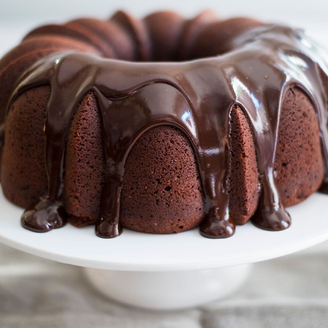 Así puedes preparar el 'Bundt cake' más icónico de EEUU en los años 60: chocolate intenso y mucha jugosidad