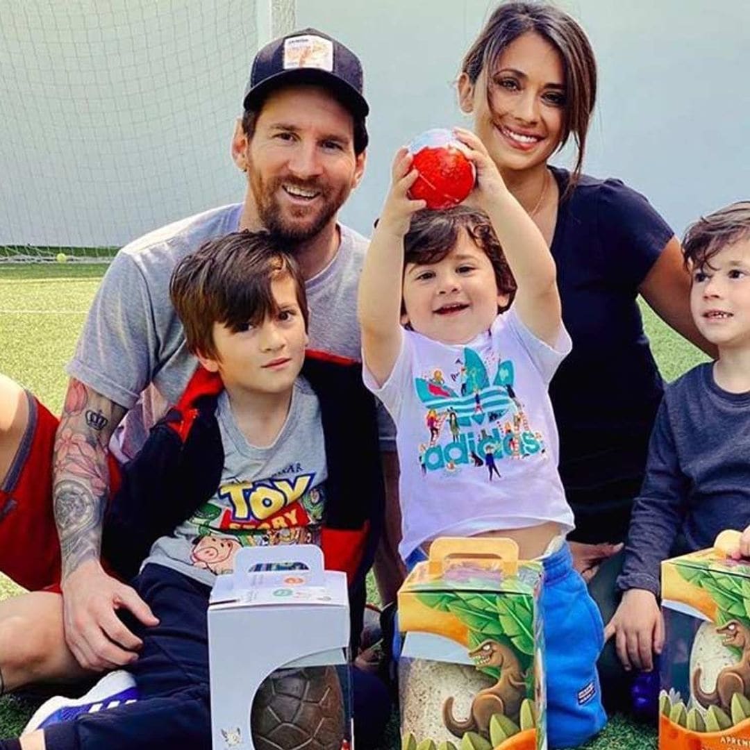 ¡Es un peluche! Las fotos más divertidas y simpáticas de los hijos de Messi para presentar a su perro