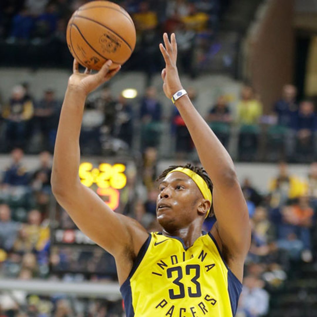 El jugador de la NBA, Myles Turner, recurre al yoga para entrenar
