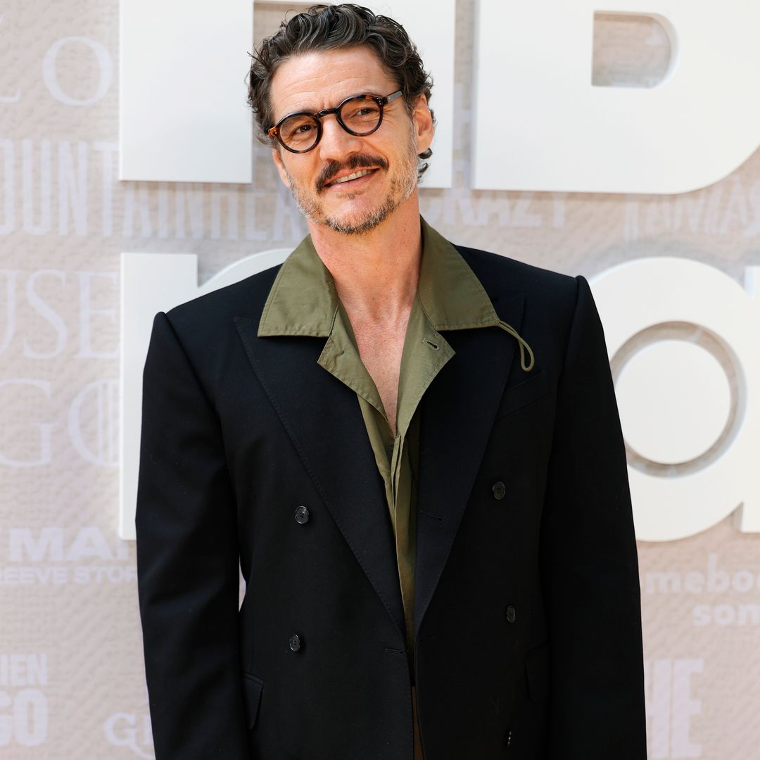 Pedro Pascal sorprende con un 'look' setentero que marca tendencia