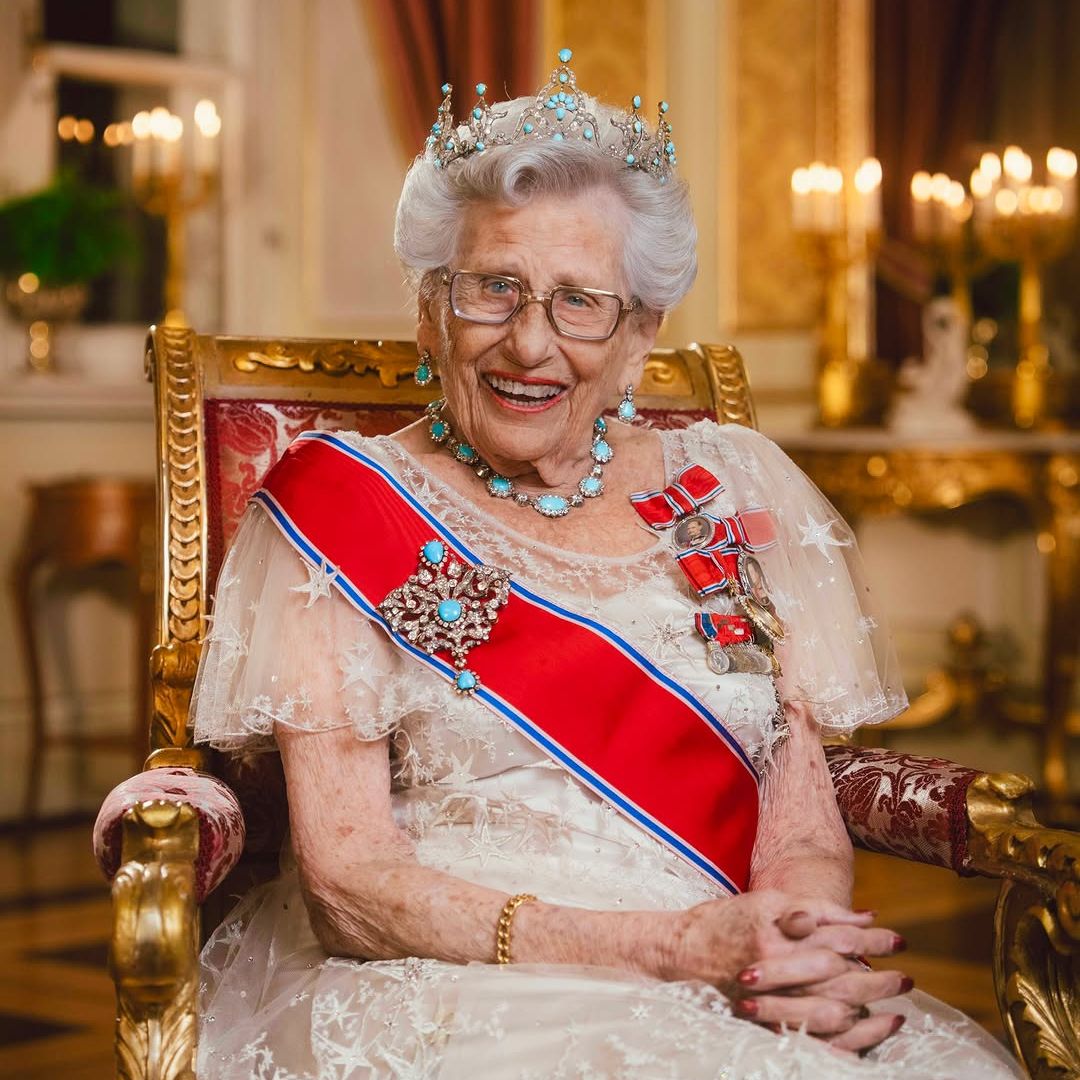La vida de película de Astrid de Noruega, que cumple 94 años: una tiara británica y una princesa que fue primera dama