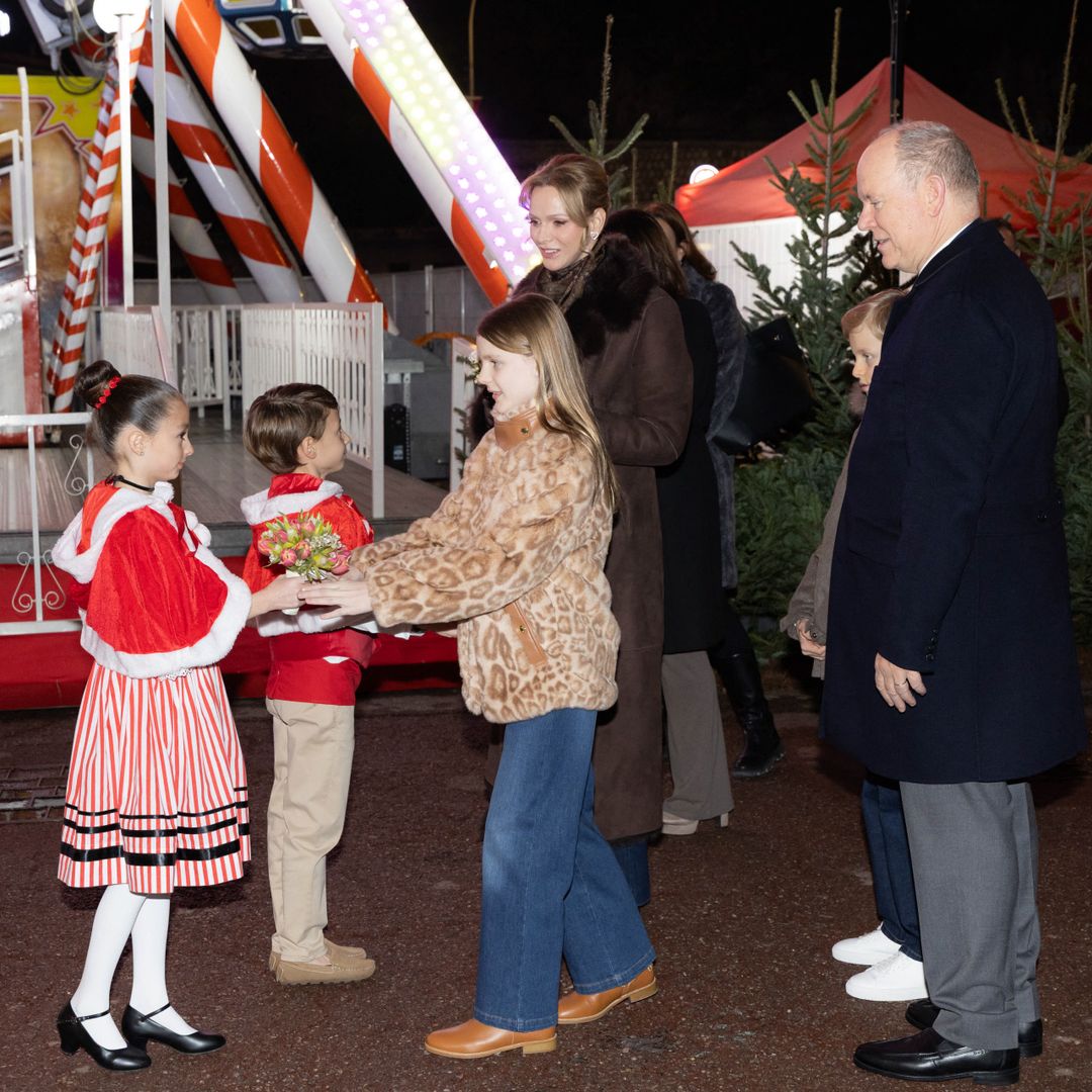 Magia en Mónaco: Alberto y Charlene inauguran la Villa Navideña con sus hijos Jacques y Gabriella