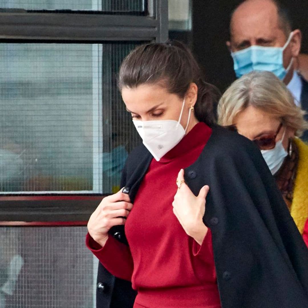 La atrevida elección de la Reina y su paso al frente con su primer vestido de estreno en seis meses