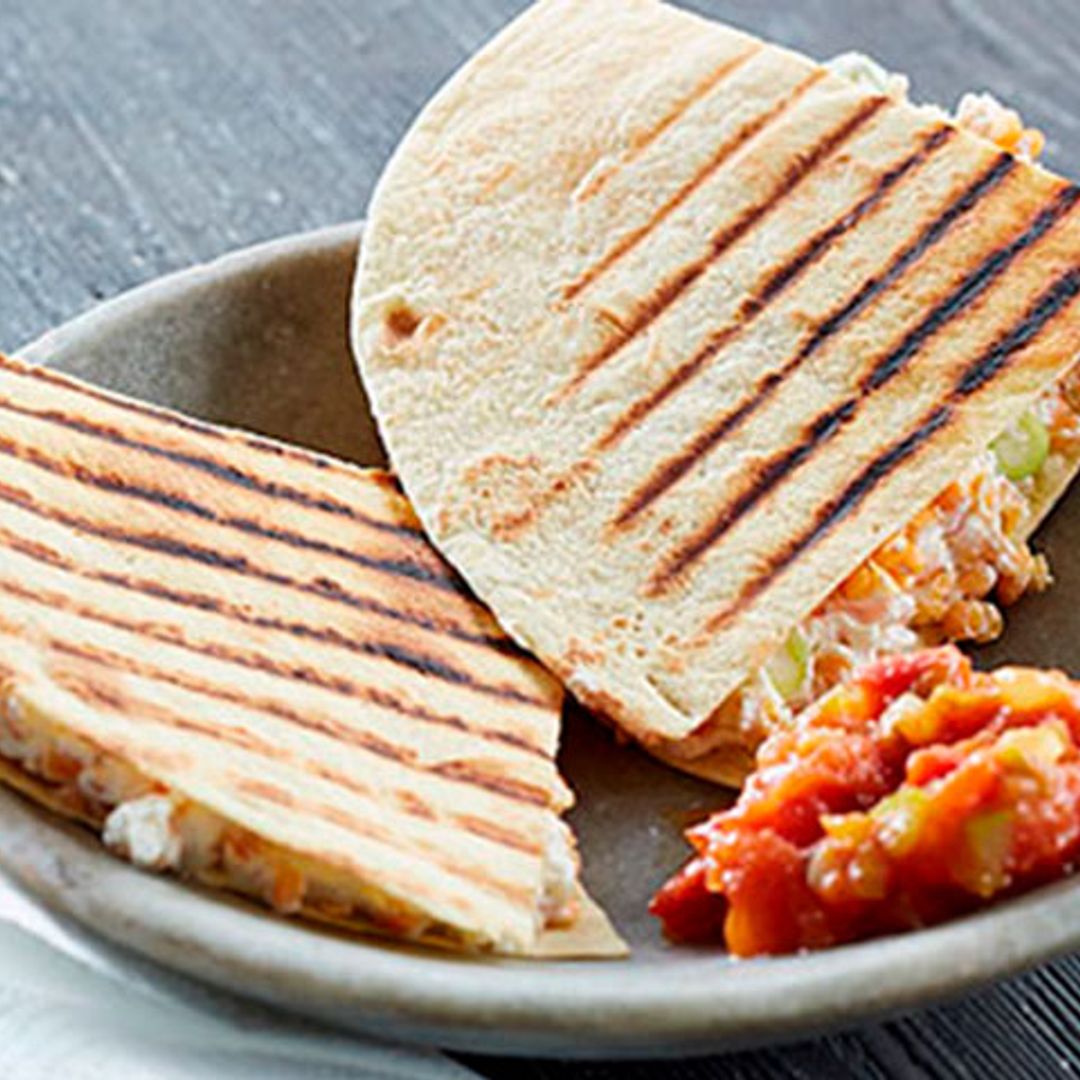 Quesadillas de lentejas con salsa de tomate