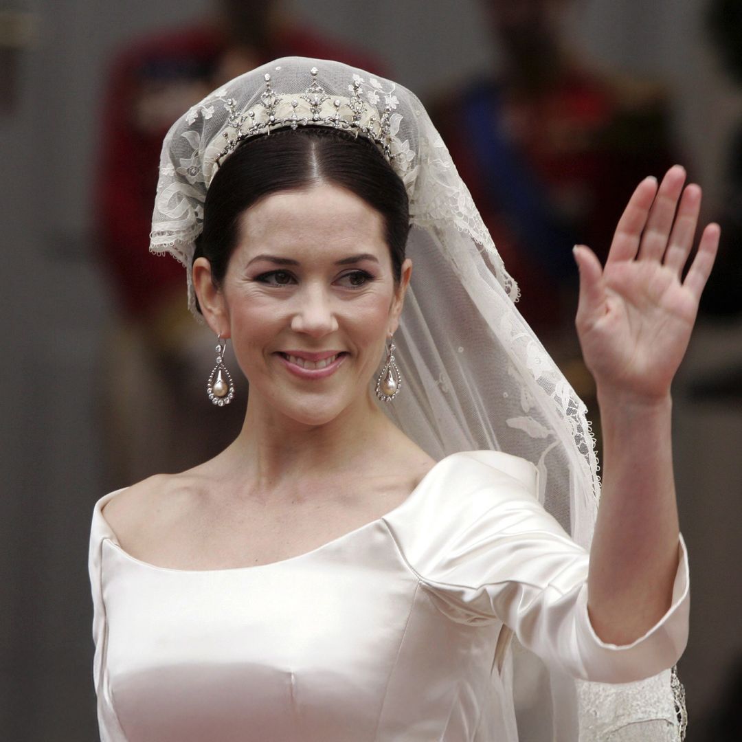 El detalle oculto en el vestido de novia de Mary de Dinamarca con el que rindió homenaje a su madre hace 21 años