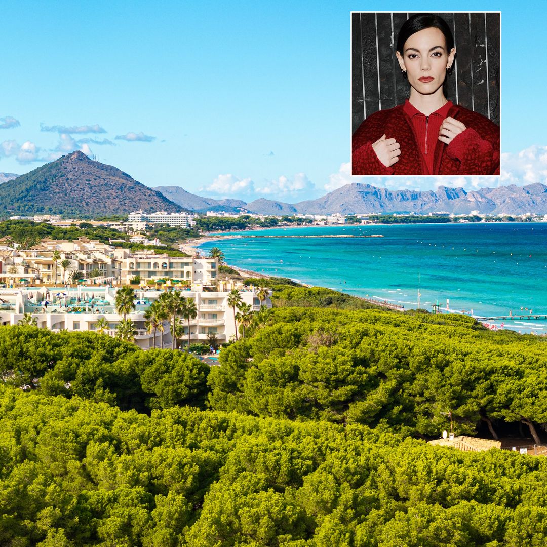 Una muralla, playas y recuerdos de infancia: el pueblo de Mallorca al que vuelve Vicky Luengo