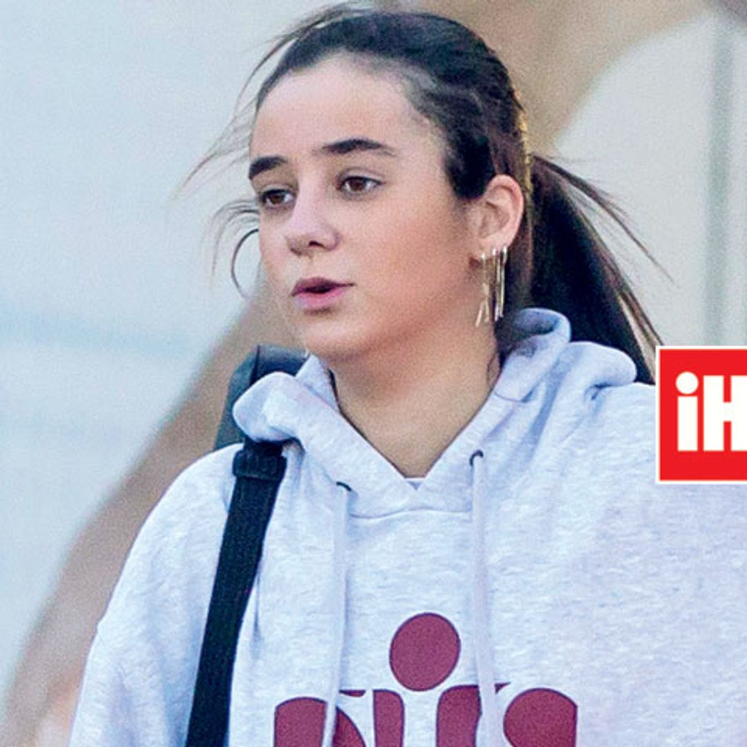 De la universidad a un look deportivo en pareja: la sudadera más versátil de Victoria Federica