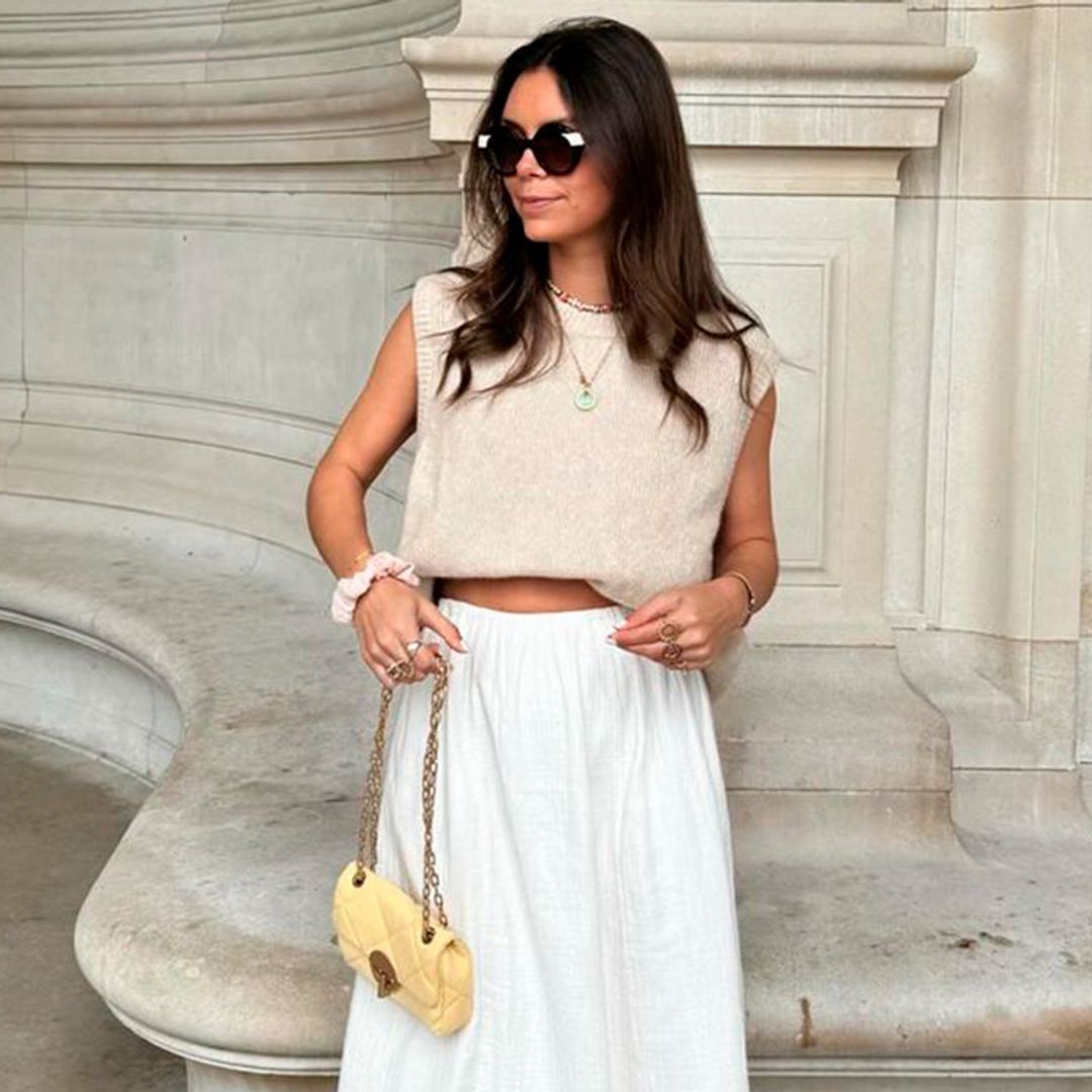 Alerta FASHION: la falda viral y fácil de combinar que las expertas llevan siempre con calzado plano