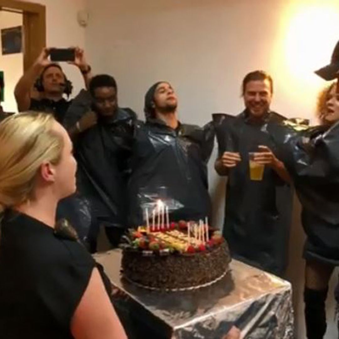 ¡Por los aires! Así acabó la tarta de cumpleaños de Enrique Iglesias