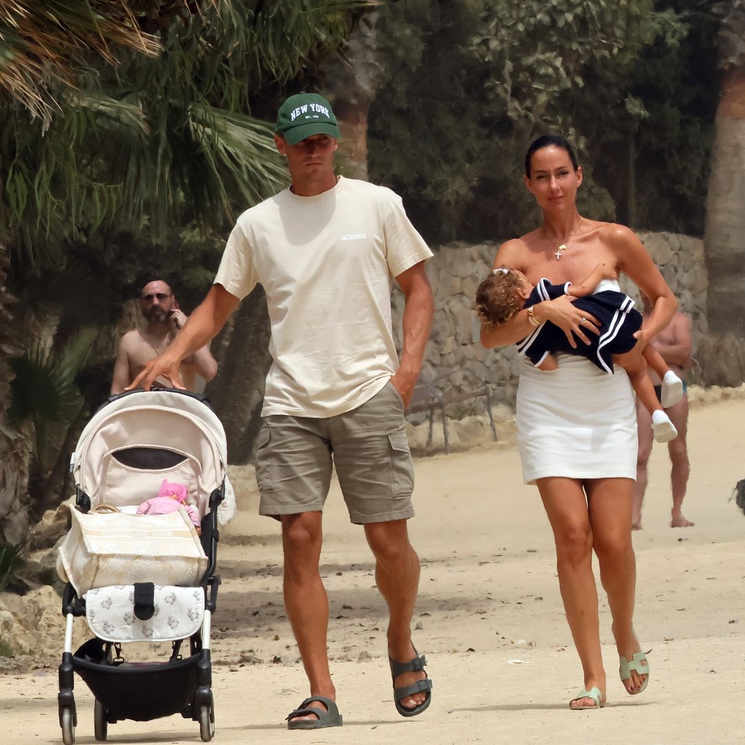 Marcos Llorente cambia Ibiza por Marbella para disfrutar de unas vacaciones diferentes con Paddy Noarbe y su hija Amor, de 1 año