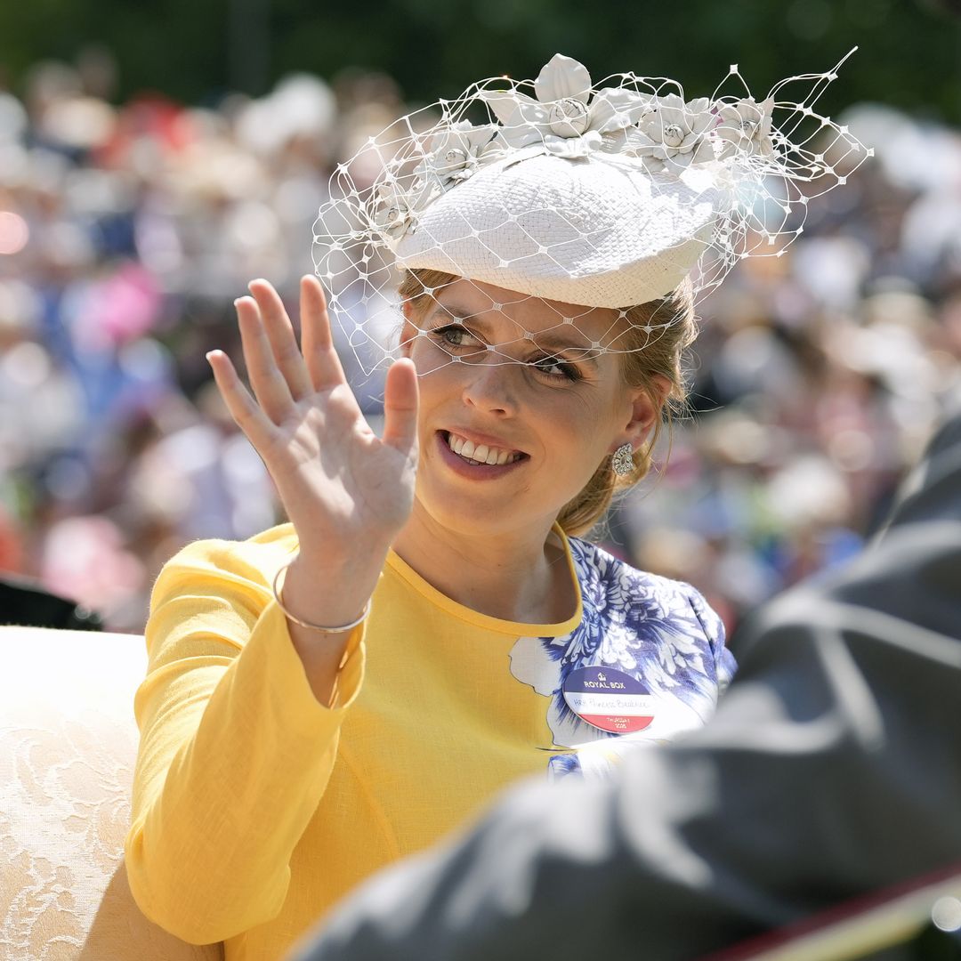 Beatriz de York desaparece de Ascot y Zara Tindall toma el control del foco junto a la princesa Zahra Aga Khan