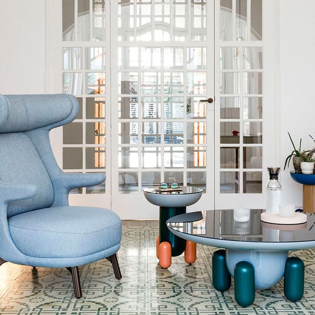 Muebles con mucha personalidad que 'elevan' tu rincón preferido de la casa